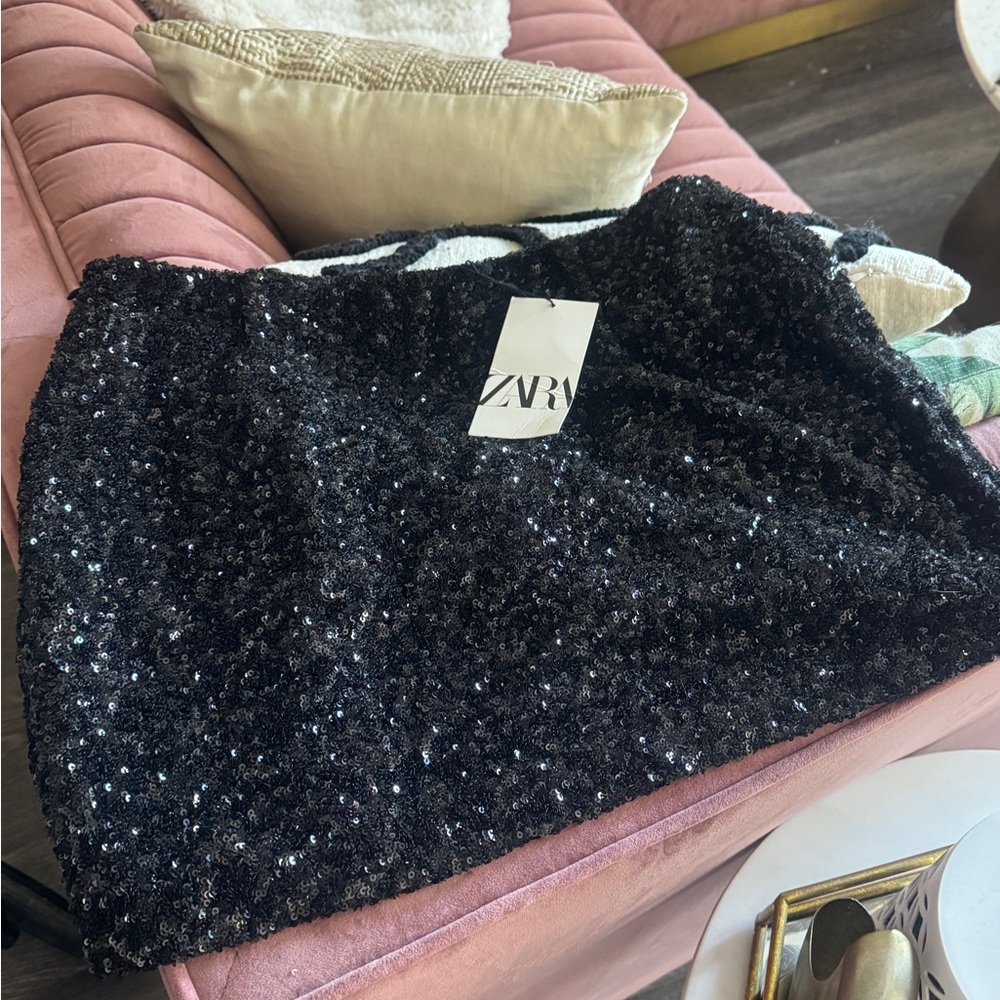 Zara Black Sequin Skirt (NEVER BEEN WORN)